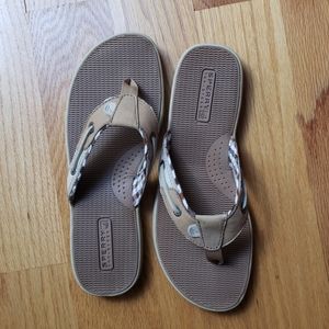 Sperry Adriatic brown plaid flip flops